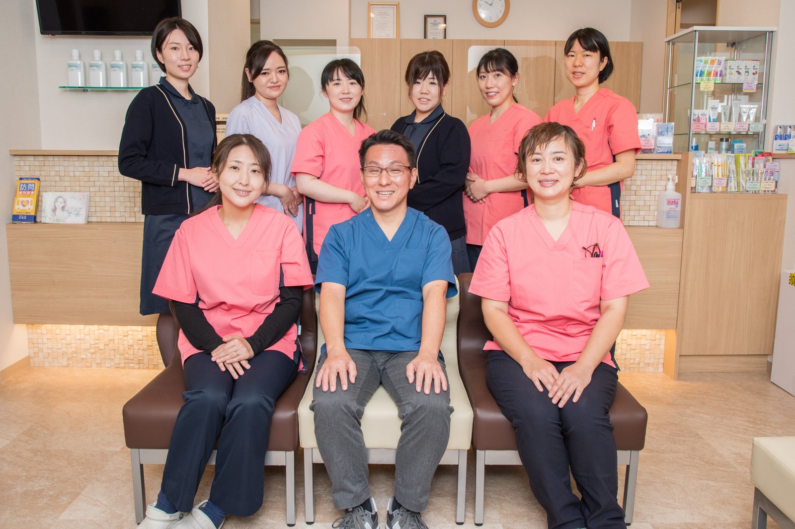 外来医院のスタッフ集合写真